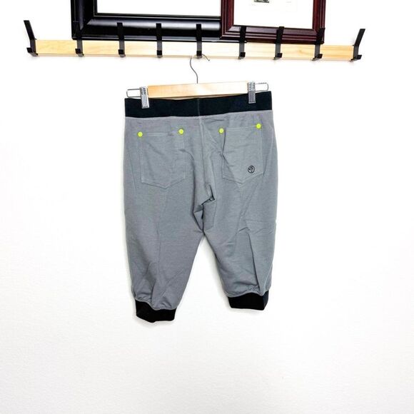 Zumba Wear NWT!โWomen's Jogger Capri Pants Gray Black & Neon Dance Activewear XS - Picture 2 of 4